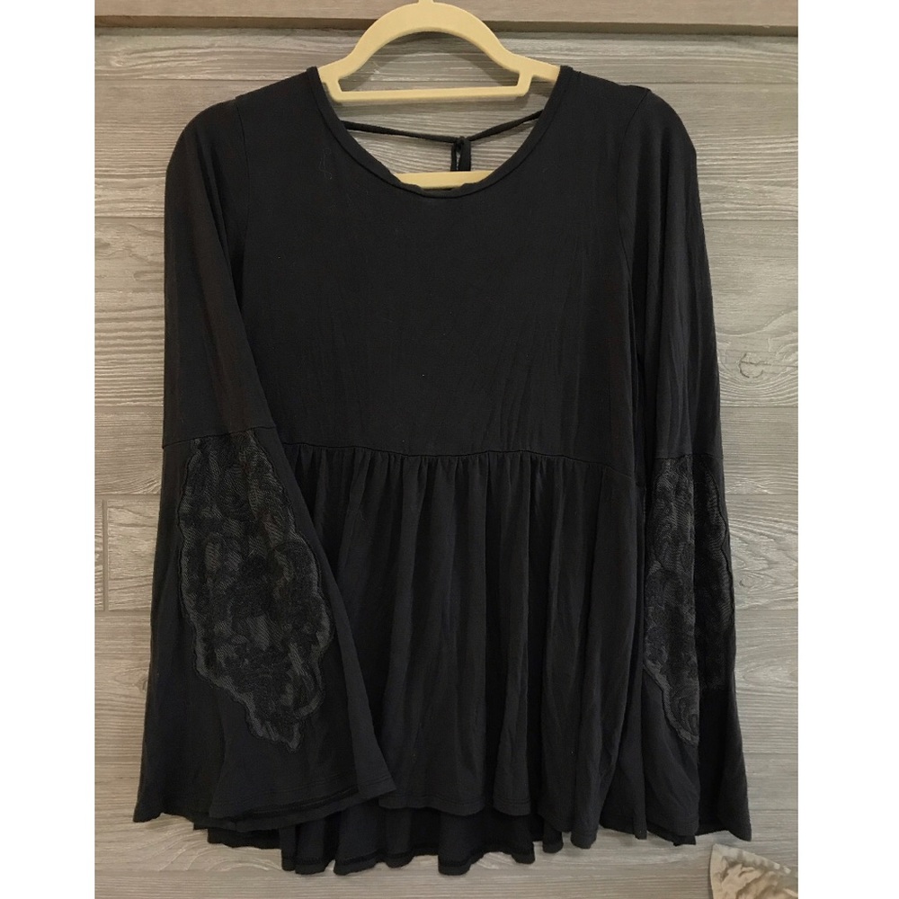 long sleeve with detail and cut out back